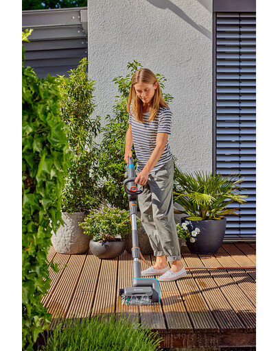GARDENA Akumulatorowa szczotka do tarasów AquaBrush Patio 03/18V P4A z akumulatorem